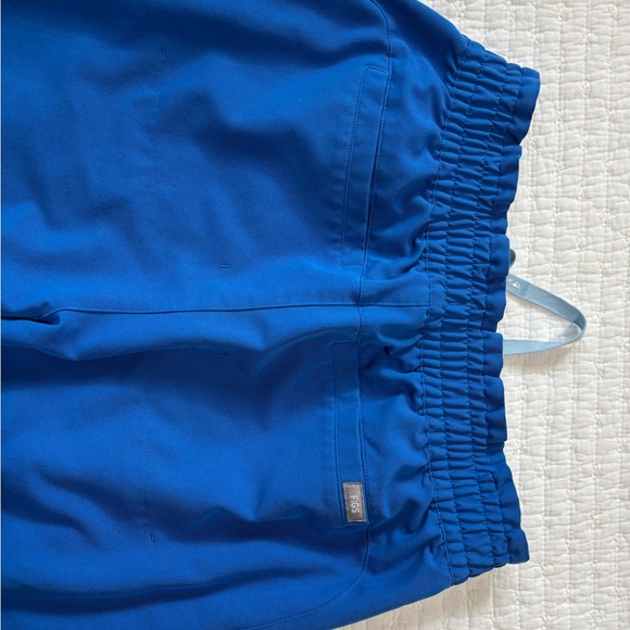FIGS royal blue scrub set (Davia pants M petite & Catarina top M) - Picture 3 of 8